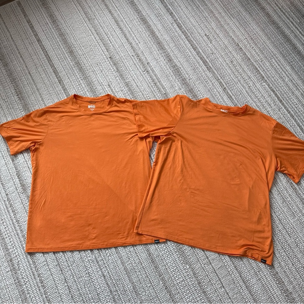 REI Co Op Tee Shirt! Men’s Size large. Lot Of 2! REI Performance Shirt! Orange